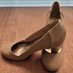 Life stride taupe pumps new without tags